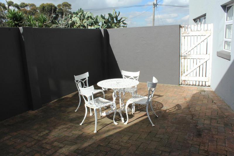 To Let 2 Bedroom Property for Rent in Avondale Western Cape